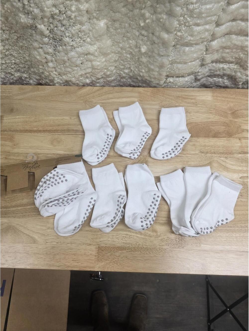 TOUCHED BY NATURE BABY ORGANIC COTTON NON‑SKID SOCKS WHITE 11‑PACK SIZE 12‑24M